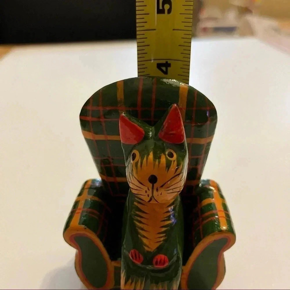 Cat In Armchair 2 Piece Wooden Hand Made Painted Bahamas Green Artisan Island - Picture 8 of 9